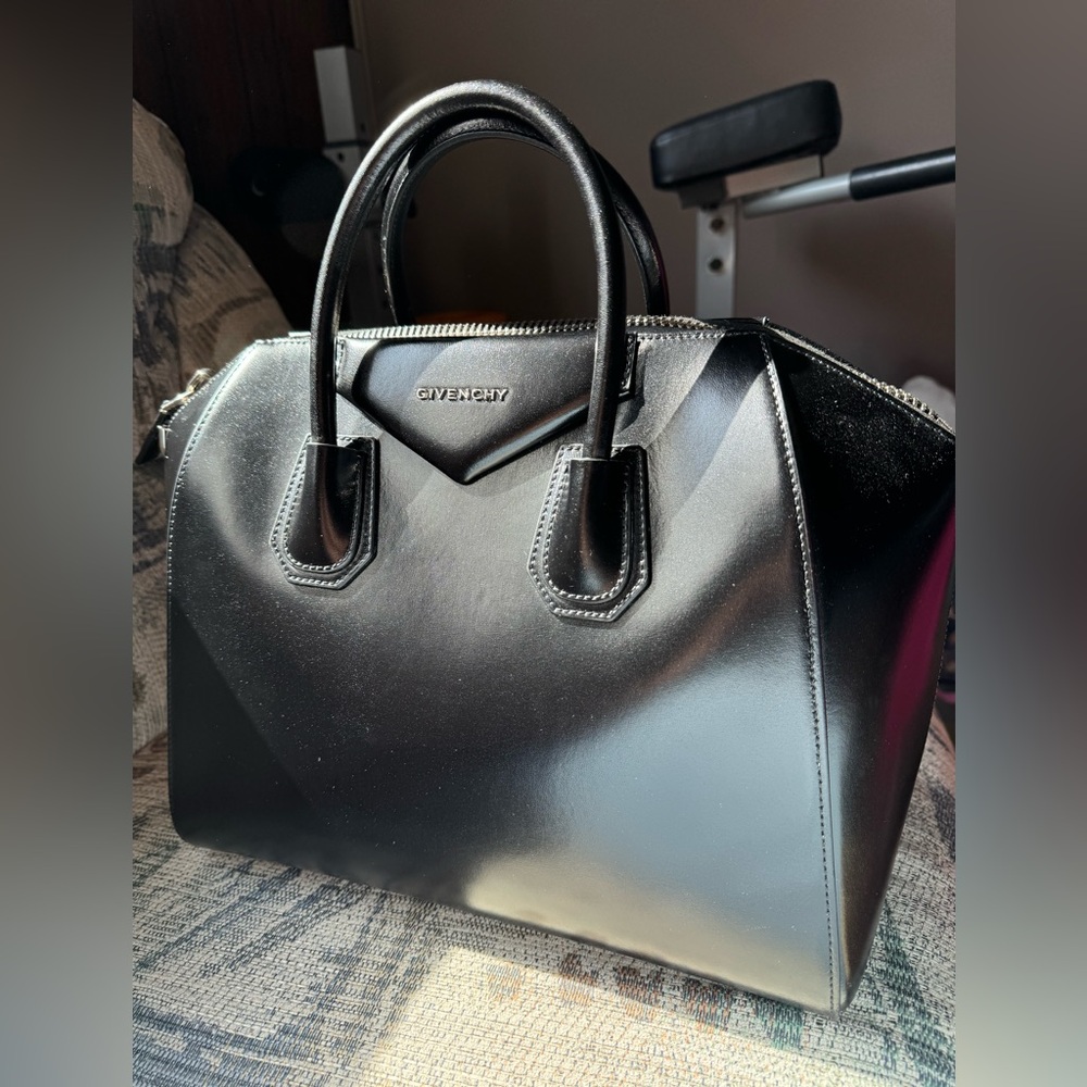 Givenchy Antigona size Medium